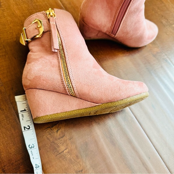 ( SOLD! )  NWOT Girls wedge boots - Picture 7 of 7